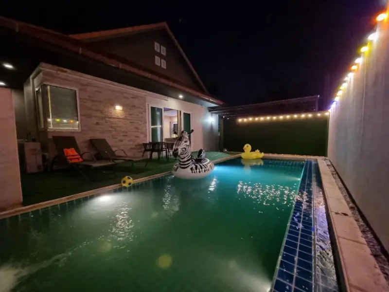 ภายนอก Midas Poolvilla