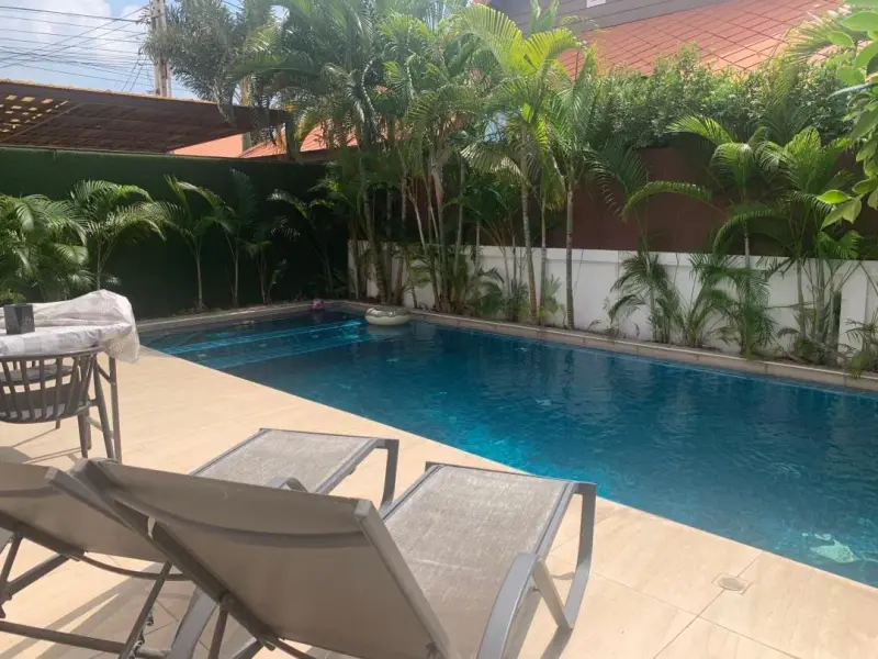 ภายนอก Midas Poolvilla