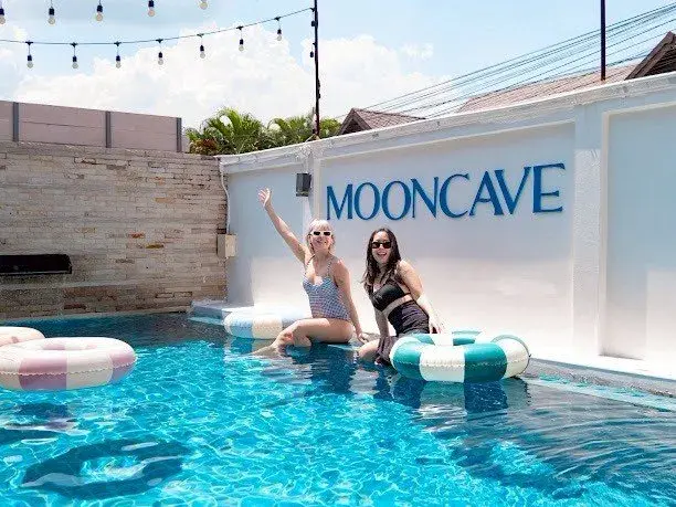 ภายนอก Moon cave