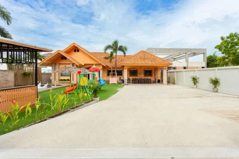 ภายนอก The Orange House