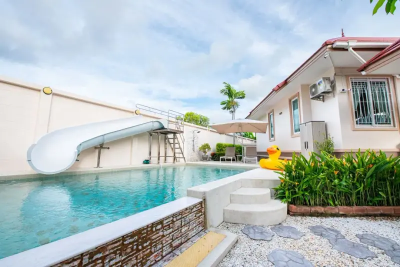 พูลวิลล่า By The Beach Pool Villa