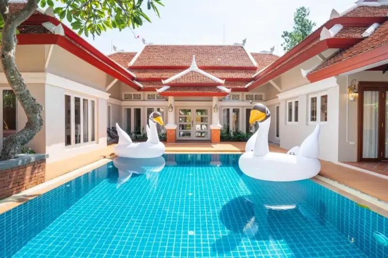 พูลวิลล่า NAKA Villa at Pratumnak