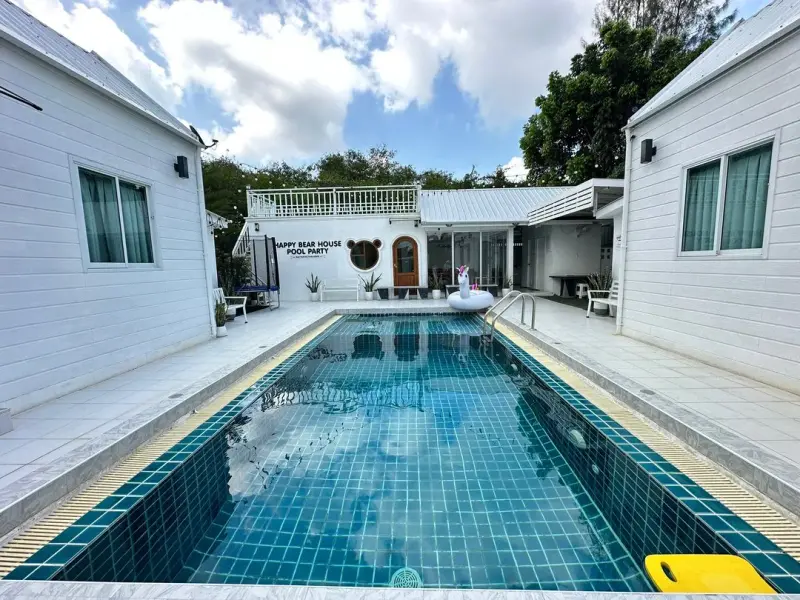 ภายนอก Happy Bear House Pool Party