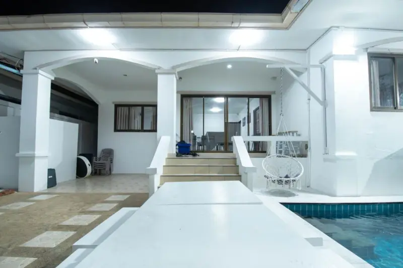 ภายนอก Angela Pool Villa