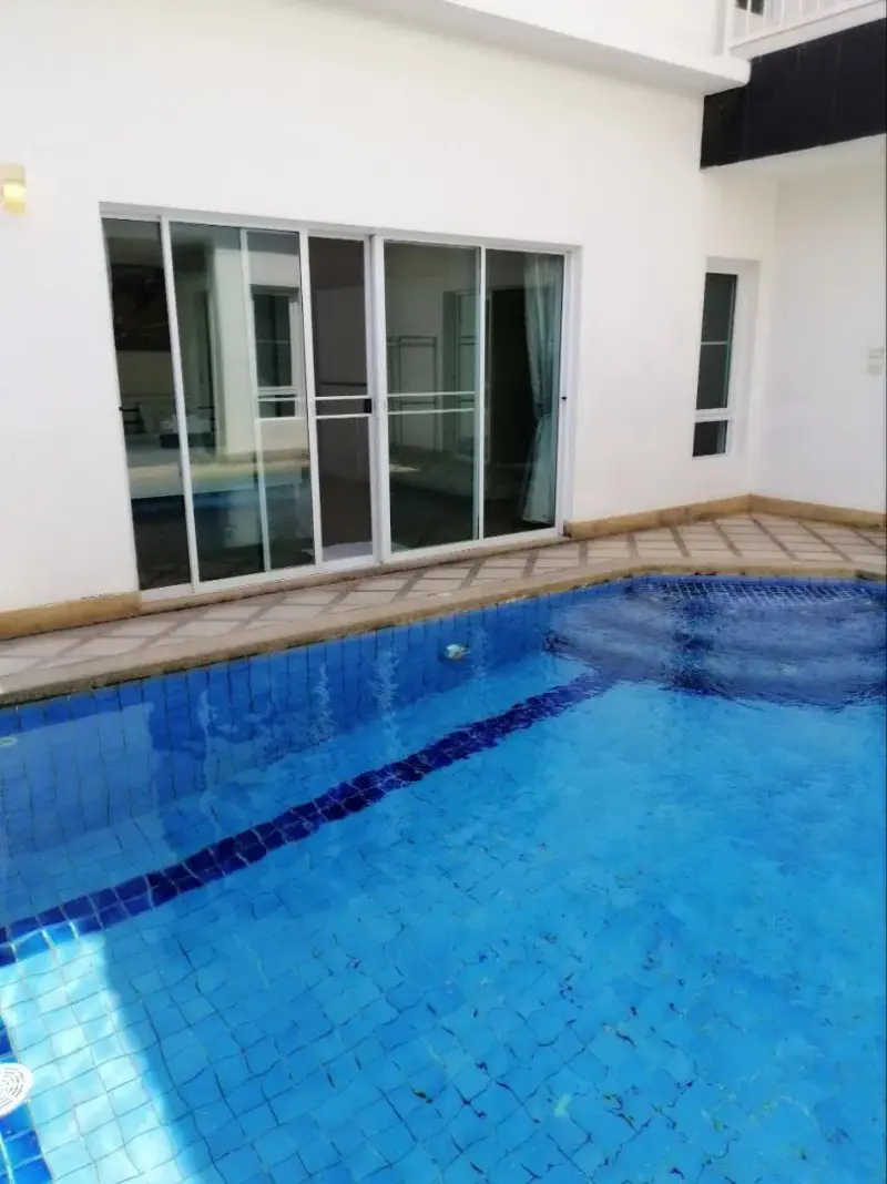 ภายนอก Na Jomtien Villa 4