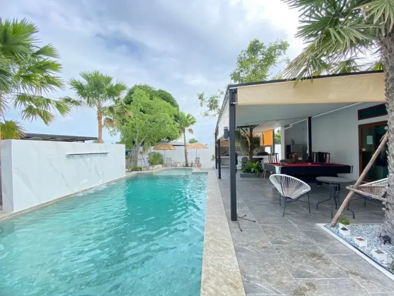 ภายนอก Rocky pool villa