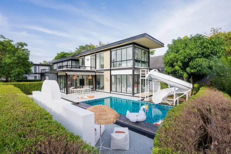 ภายนอก chloe house