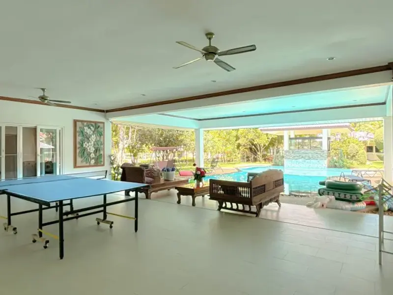 ภายนอก Fridayhouse