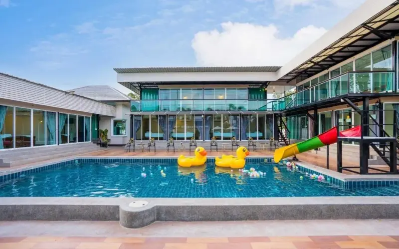 พูลวิลล่า Royal bluetic pool villa by stay classy @Cha-am