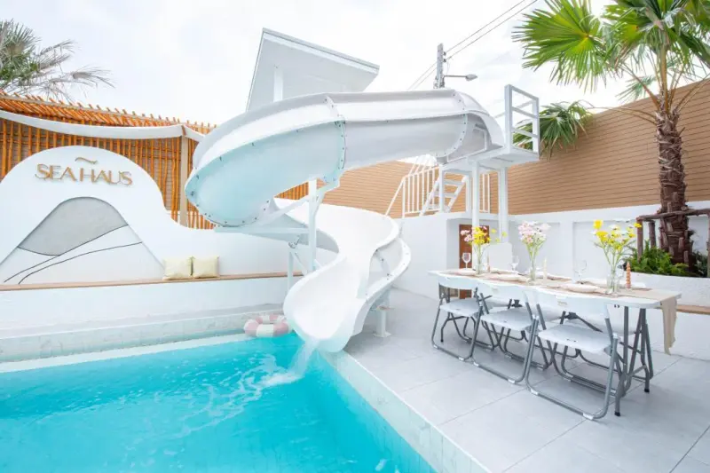 ภายนอก Sea Haus Pool Villa