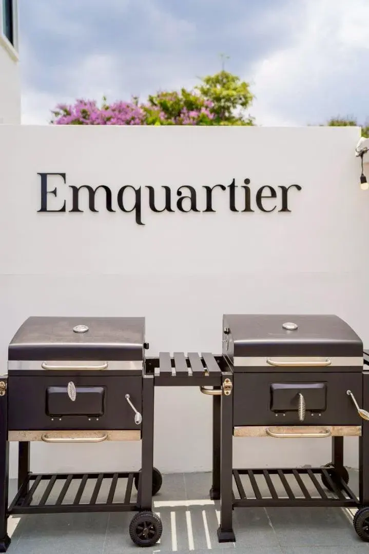 ภายนอก Emquartier