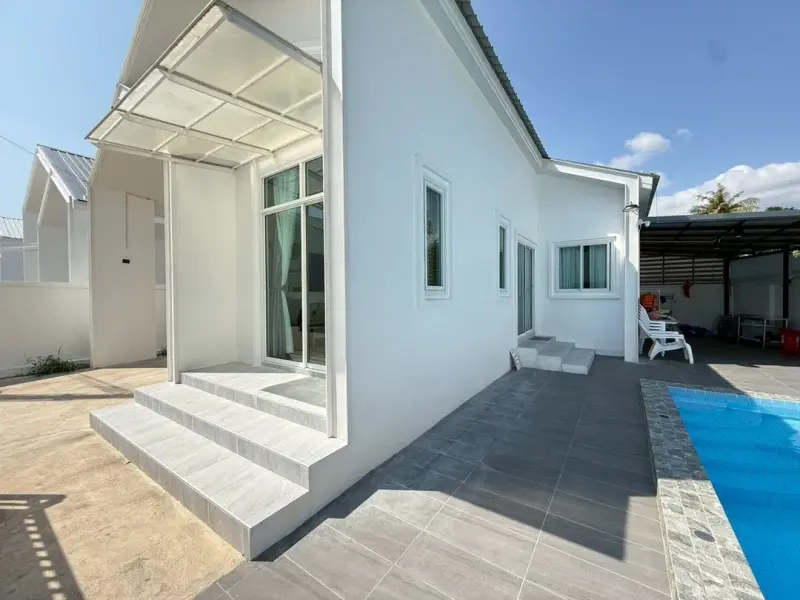ภายนอก Bang Slay House