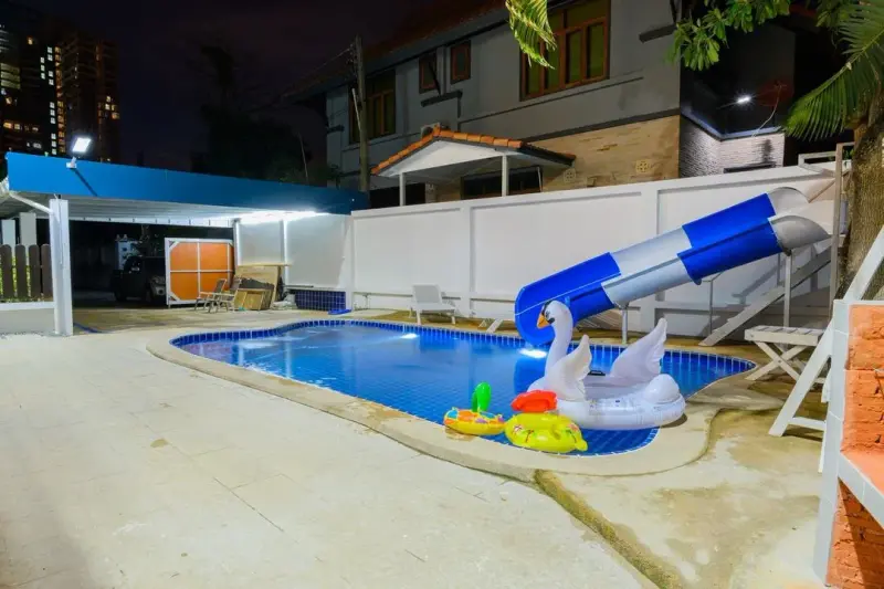 ภายนอก Sky Blue Pool Villa