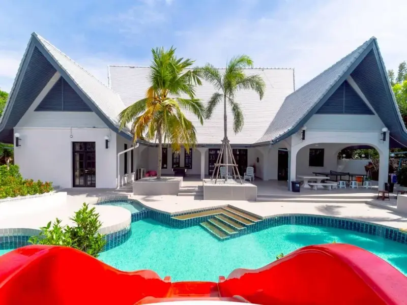 ภายนอก Aum poolvilla
