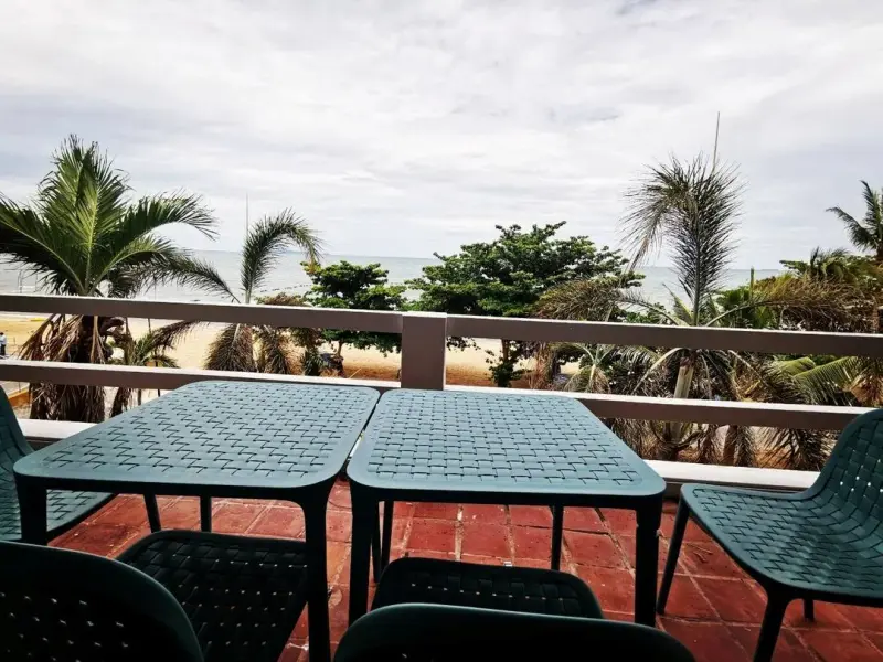 ภายนอก 6 BEDROOM BEACH FRONT