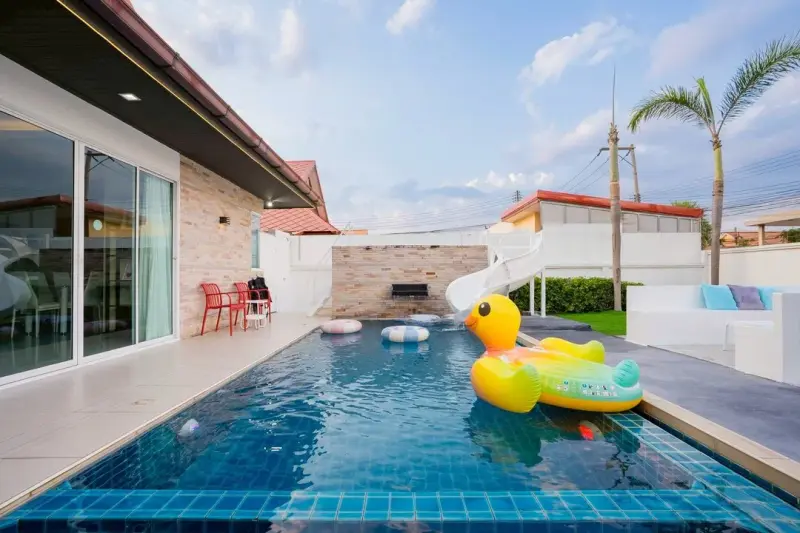 ภายนอก Wealthy House