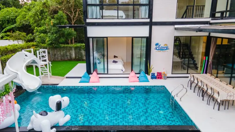 ภายนอก Azure pool villa