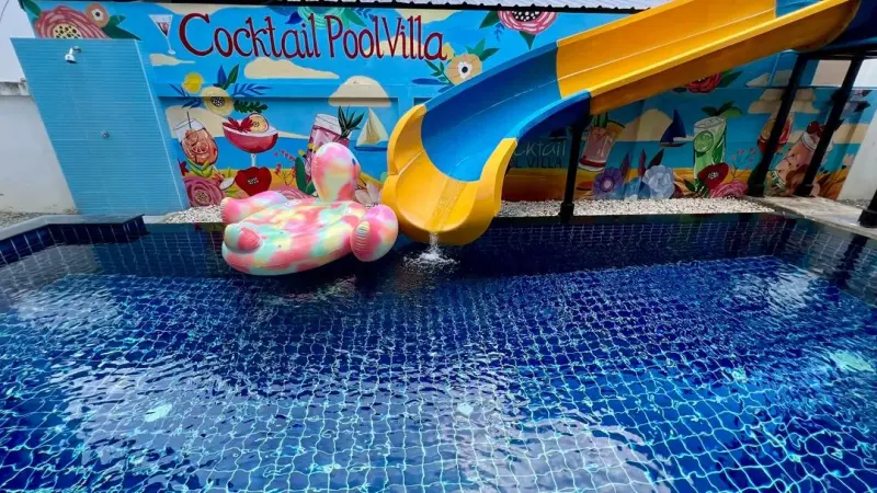 ภายนอก Cocktail House