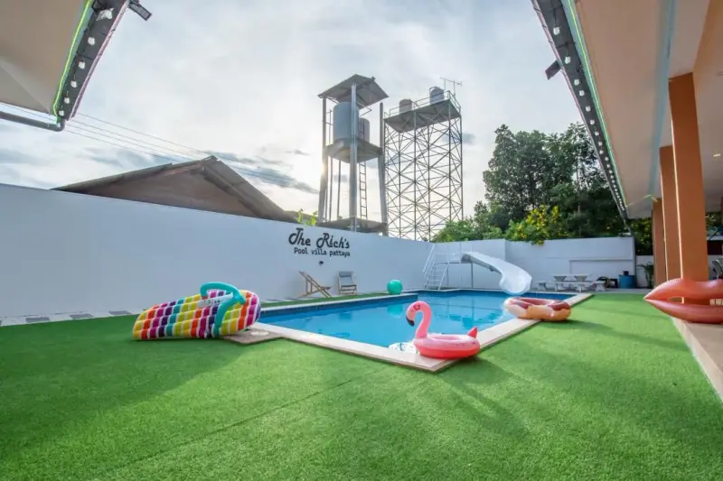 ภายนอก The rich’s pool villa