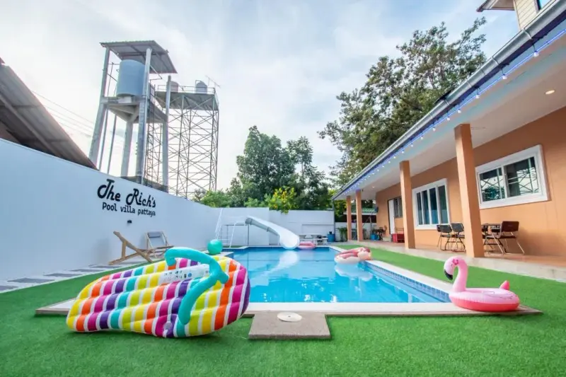 ภายนอก The rich’s pool villa