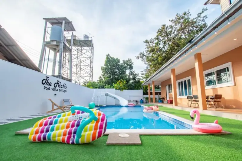 ภายนอก The rich’s pool villa
