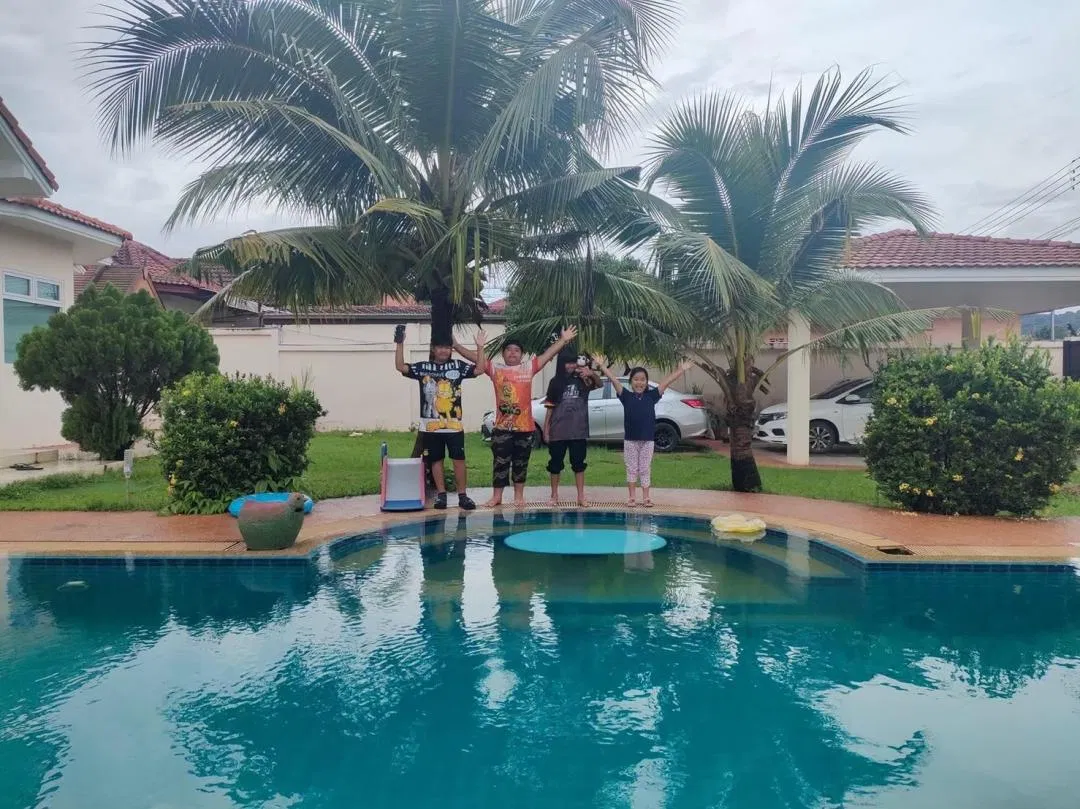 รูปจากลูกค้า BangSaray Family