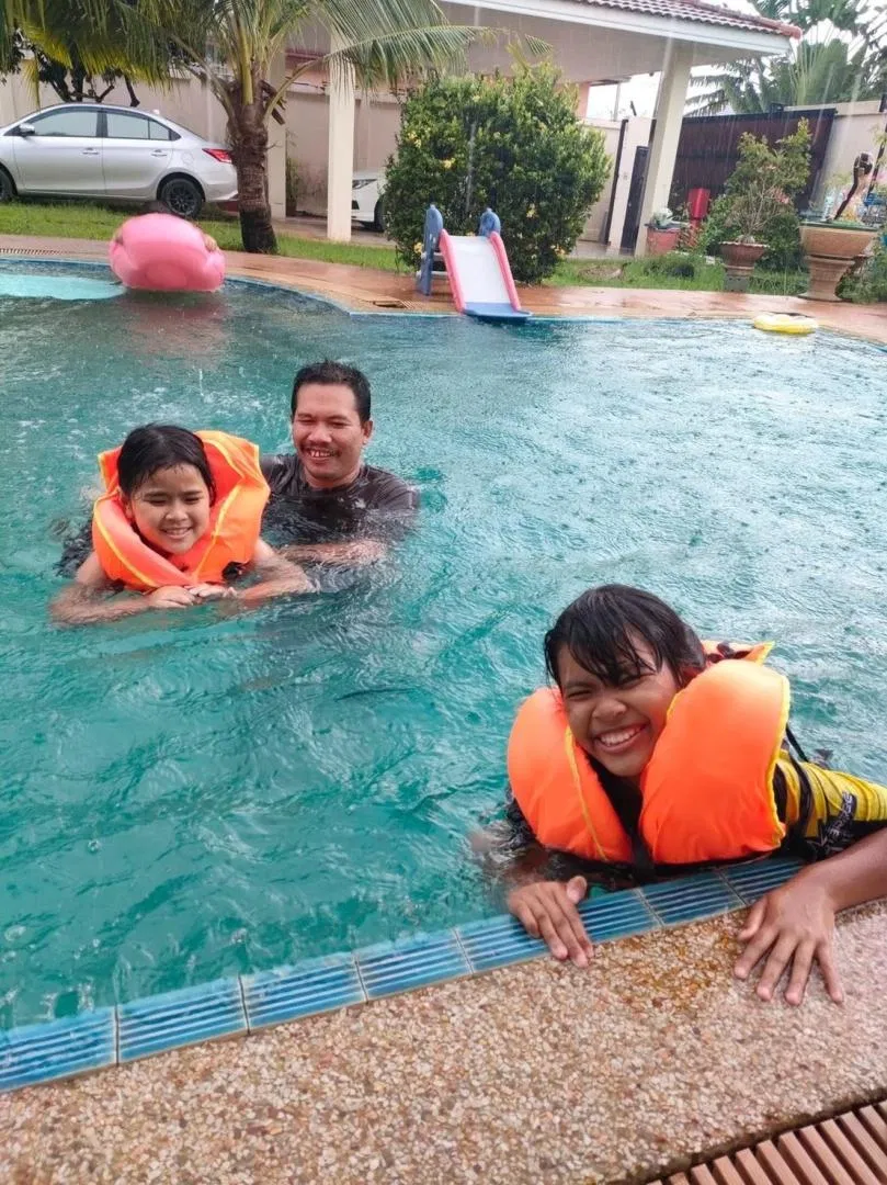รูปจากลูกค้า BangSaray Family