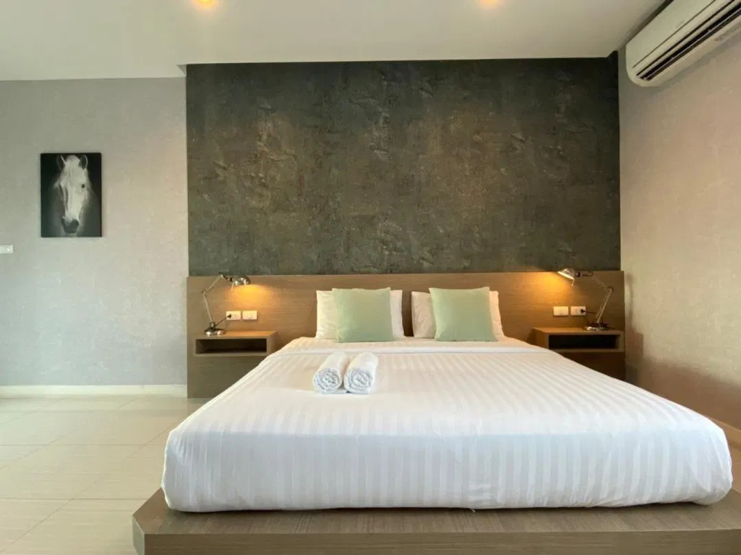 ห้องนอน Lake view pool villa 30