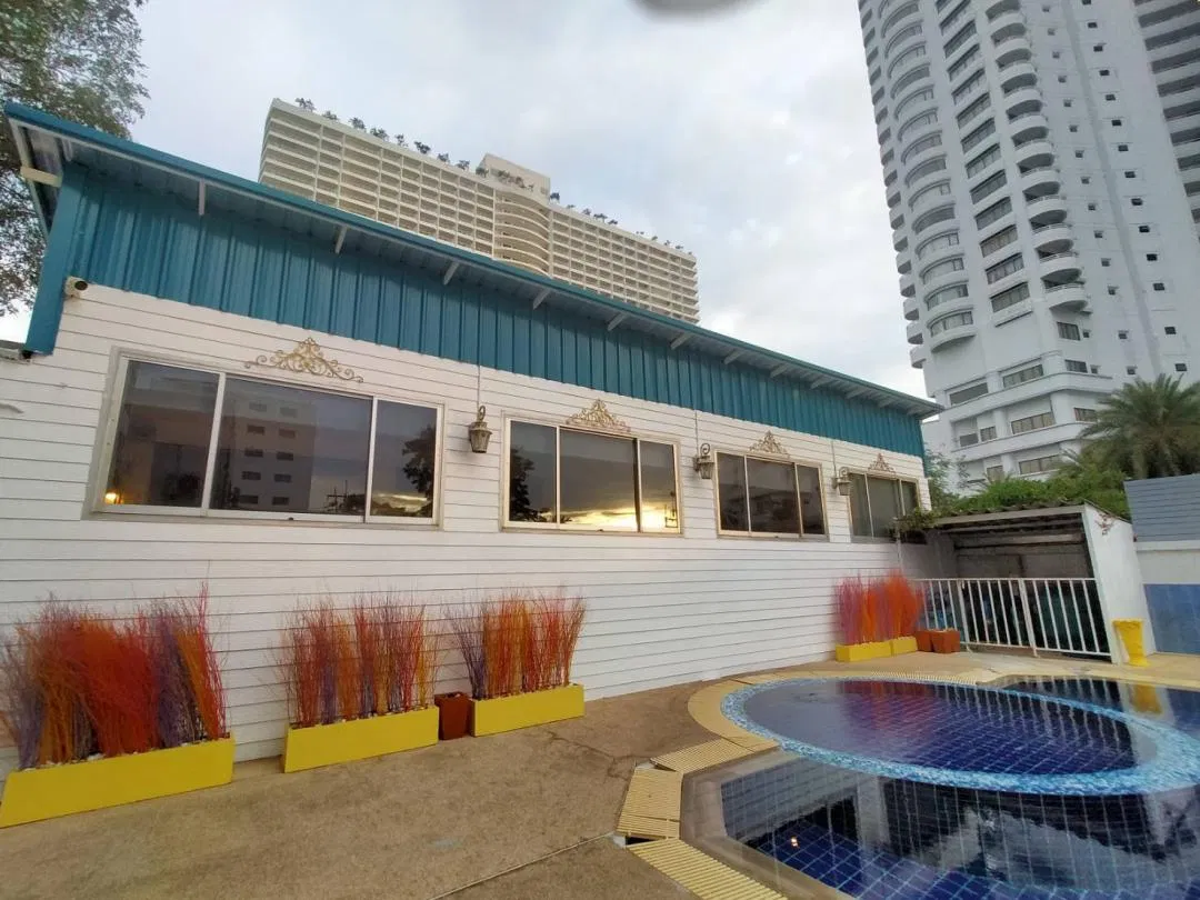 ภายนอก Beery nearly beach