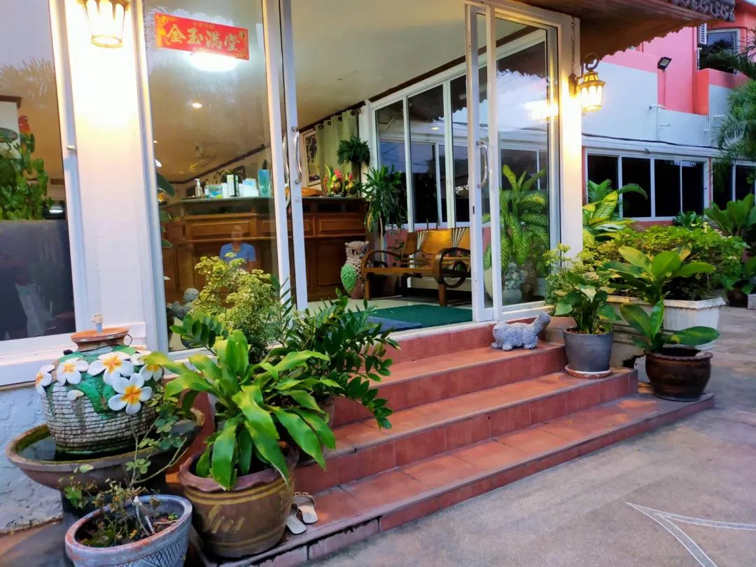 ภายนอก Beery nearly beach