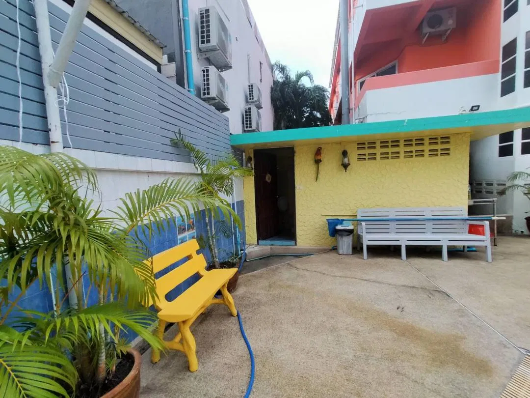 ภายนอก Beery nearly beach
