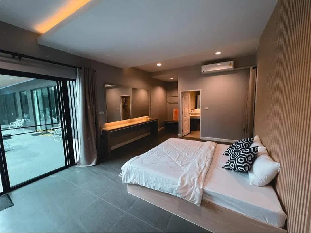 ห้องนอน BLACK MOON หาดบางแสน