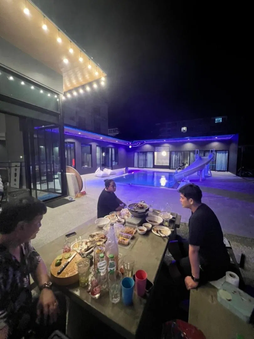 รูปจากลูกค้า BLACK MOON หาดบางแสน