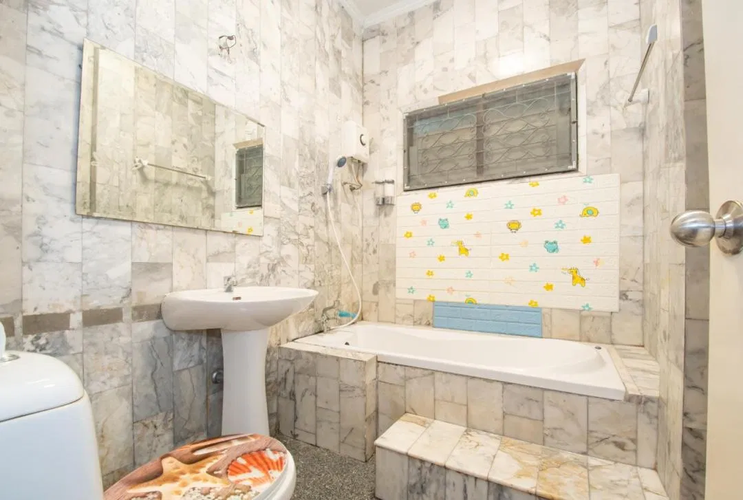 ห้องน้ำ Blue Poolvilla (jomtien)