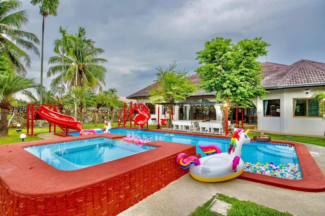 ภายนอก J Pop Poolvilla