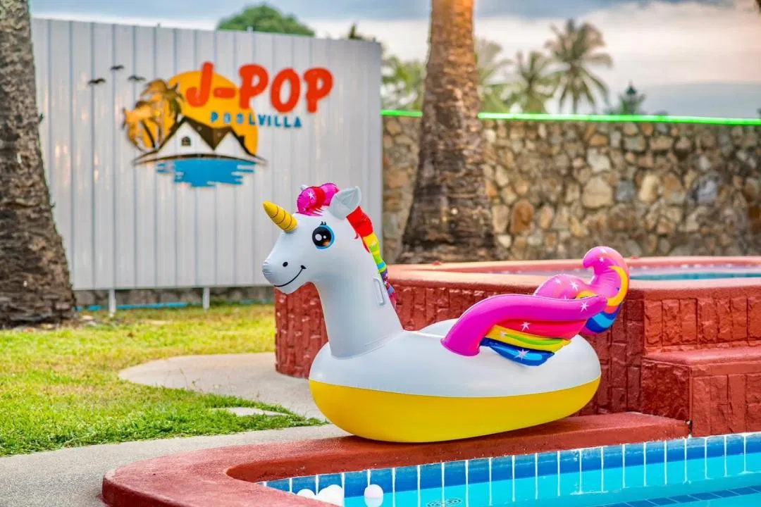 ภายนอก J Pop Poolvilla