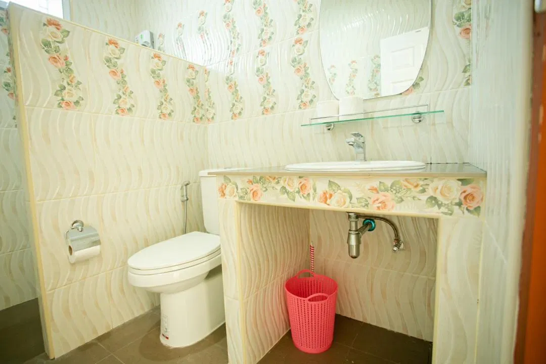 ห้องน้ำ ตรีเทพ