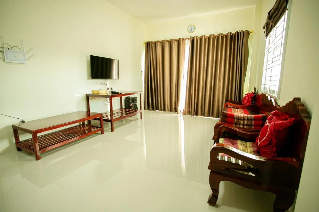 ภายใน ตรีเทพ