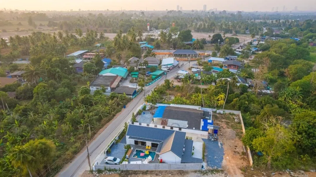 ภายนอก Shining House