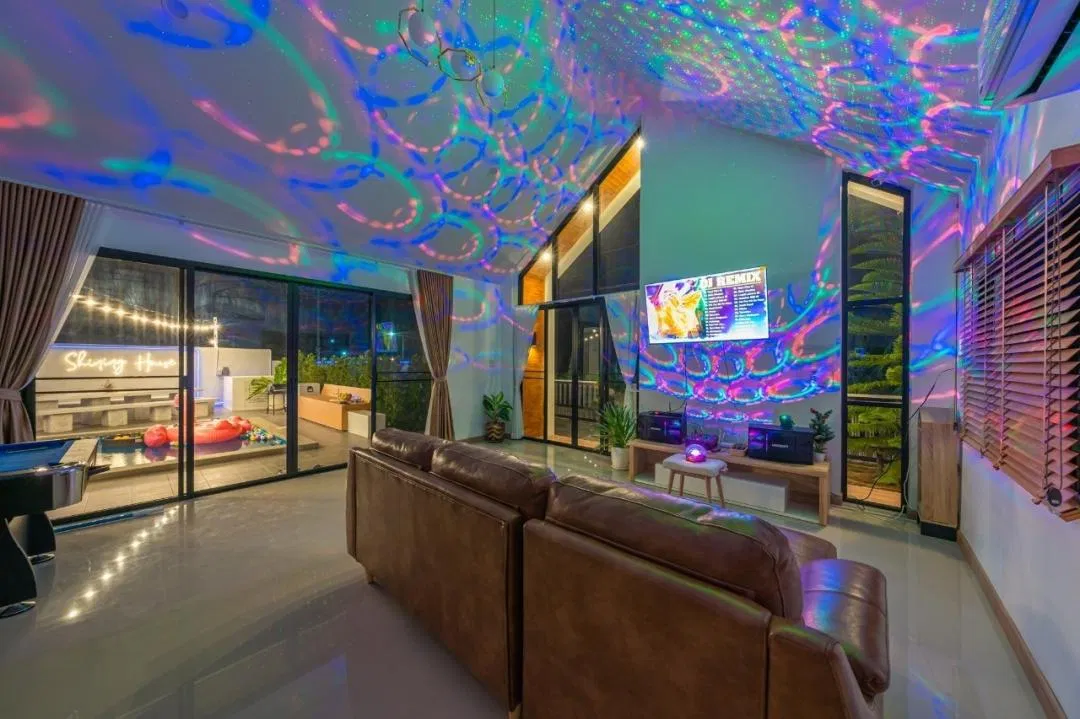 ภายใน Shining House