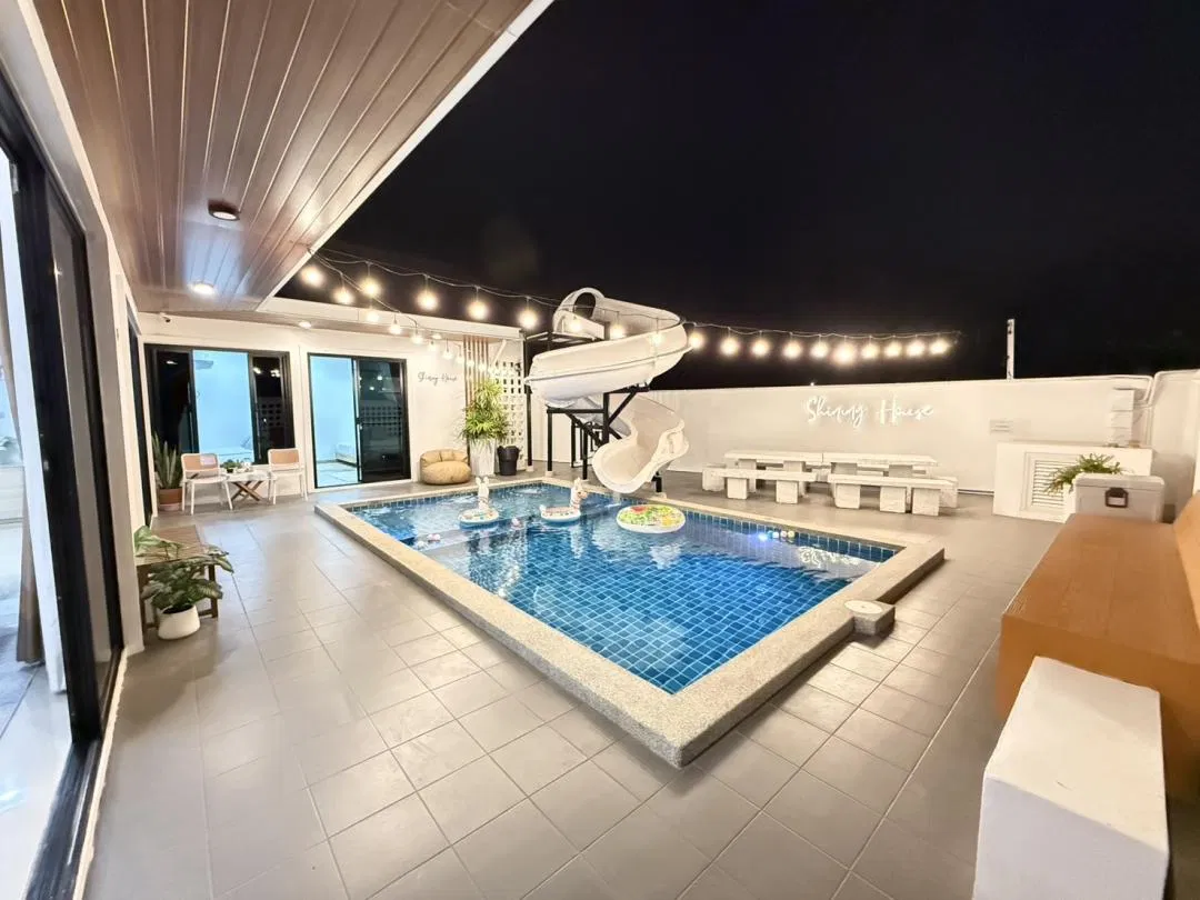 ภายนอก Shining House
