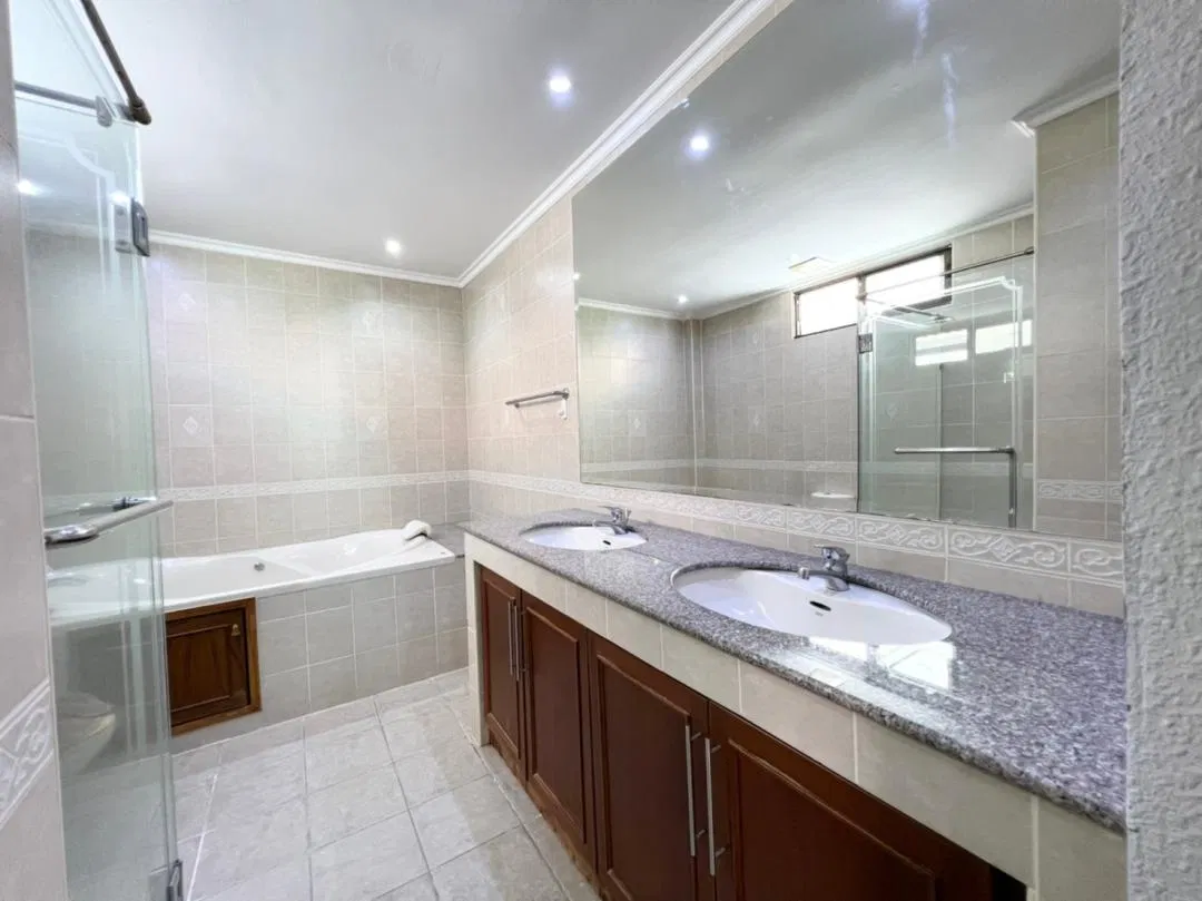 ห้องน้ำ Margarita Pool Villa