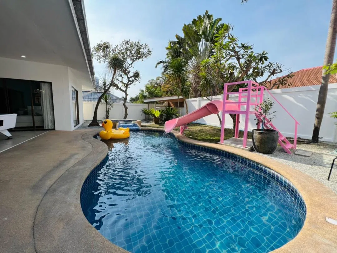 ภายนอก Margarita Pool Villa