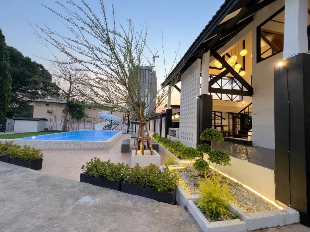 ภายนอก SAGA POOL HOUSE