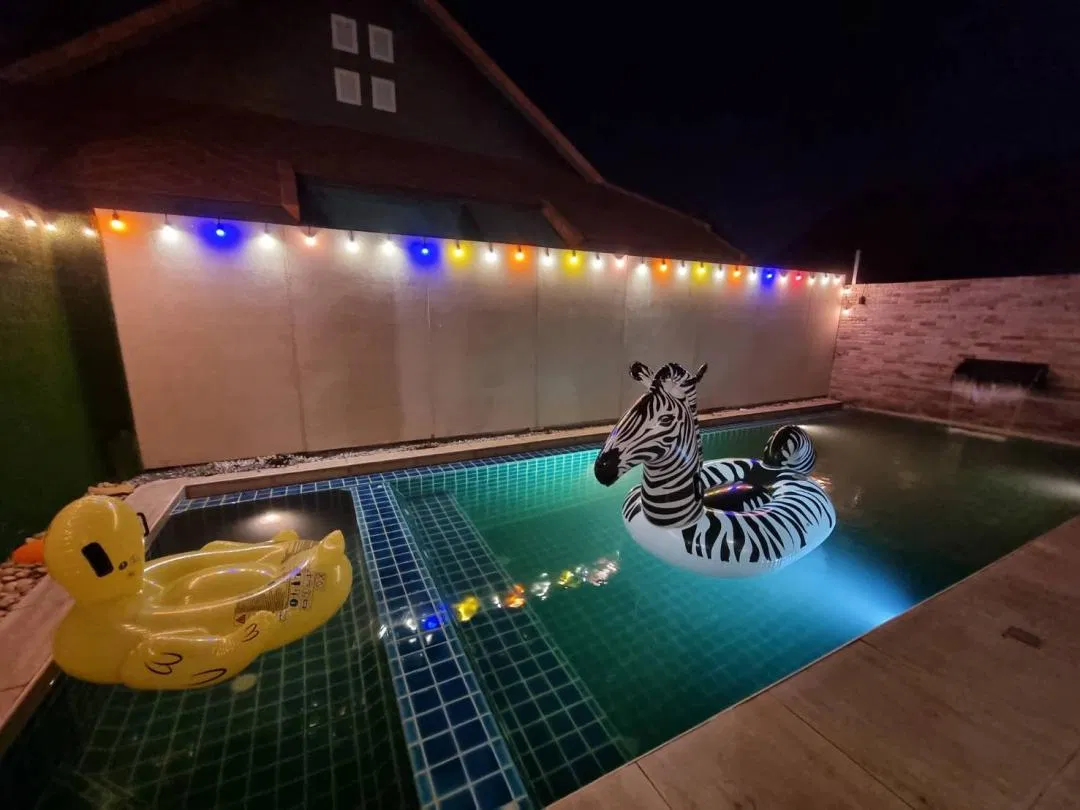 ภายนอก Midas Poolvilla