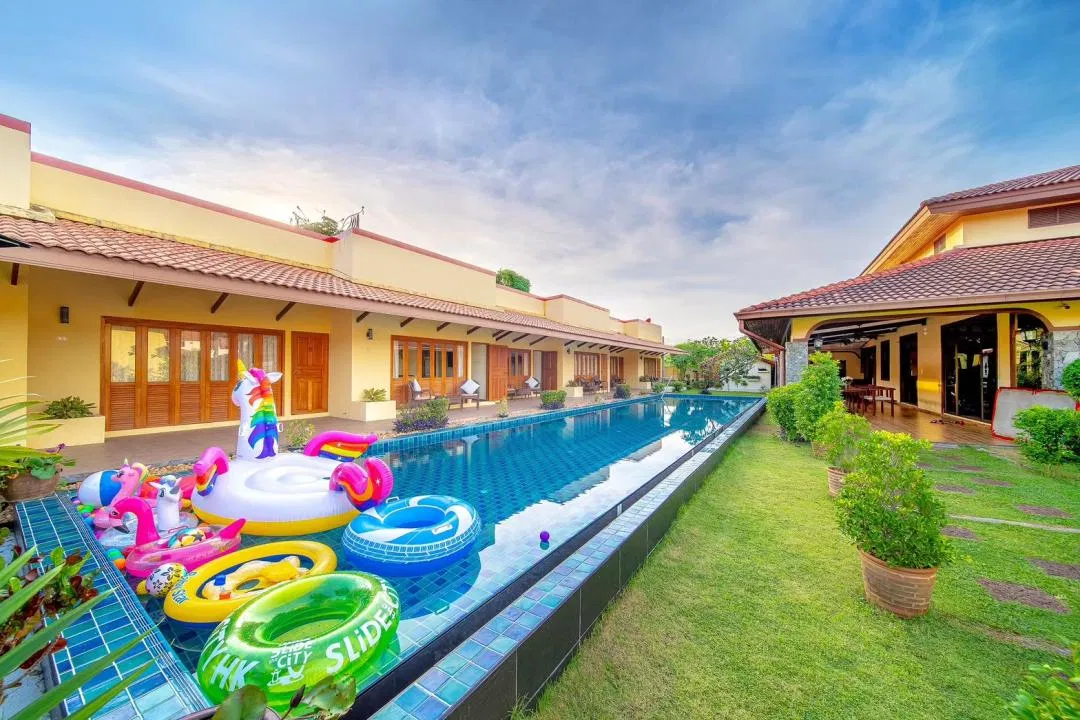 ภายนอก Pool Star