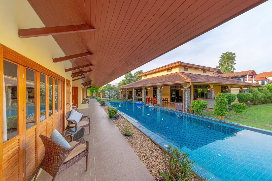 ภายนอก Pool Star