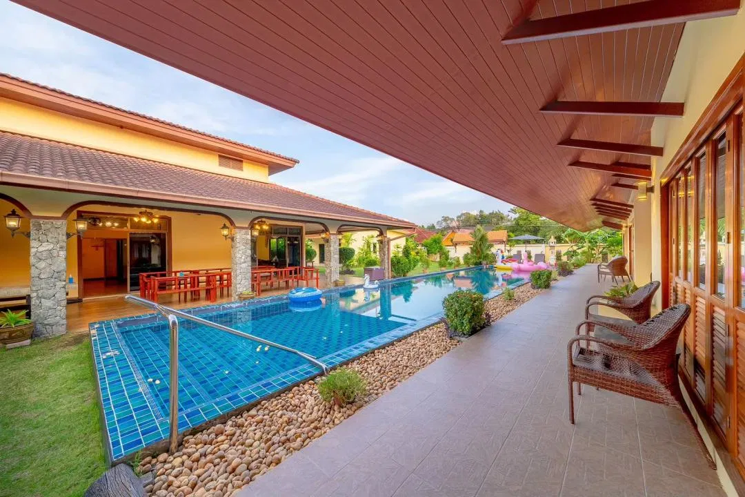 ภายนอก Pool Star