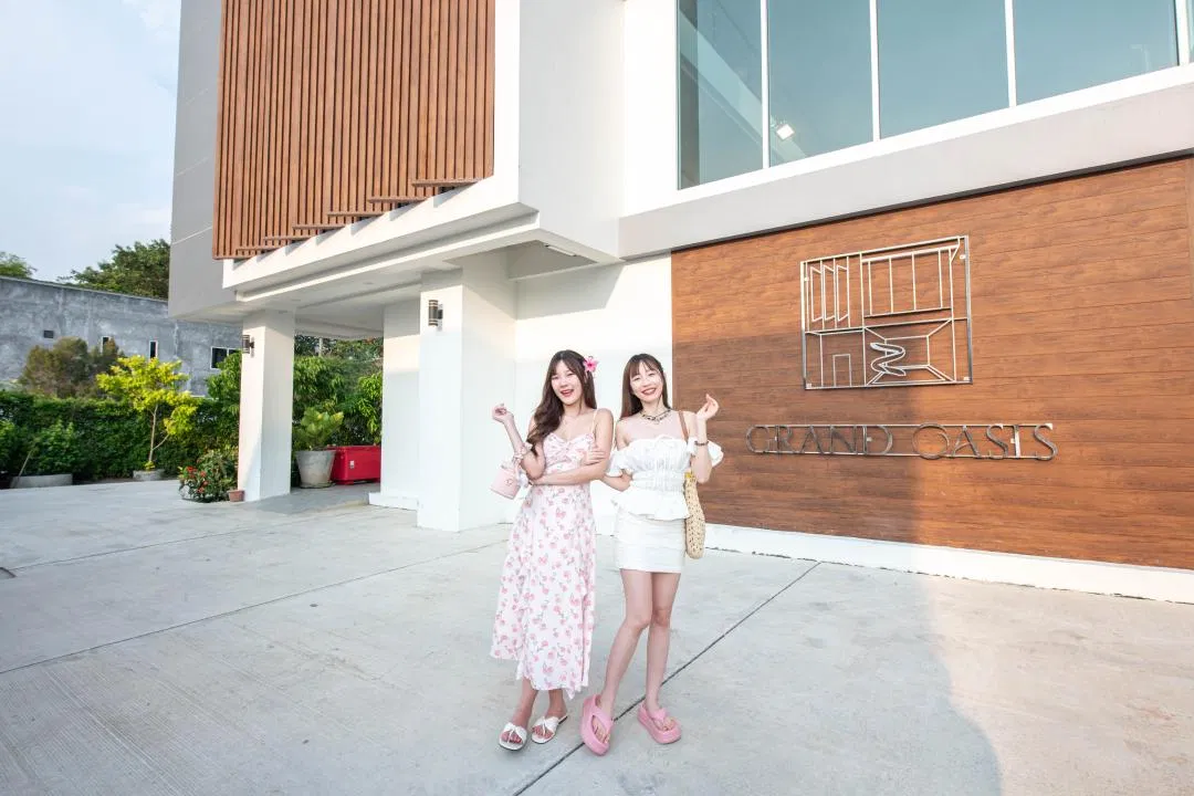 ภายนอก Grand Oasis