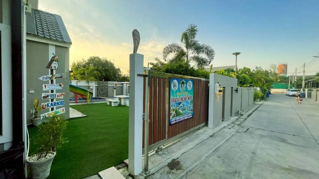 ภายนอก Linda poolvilla